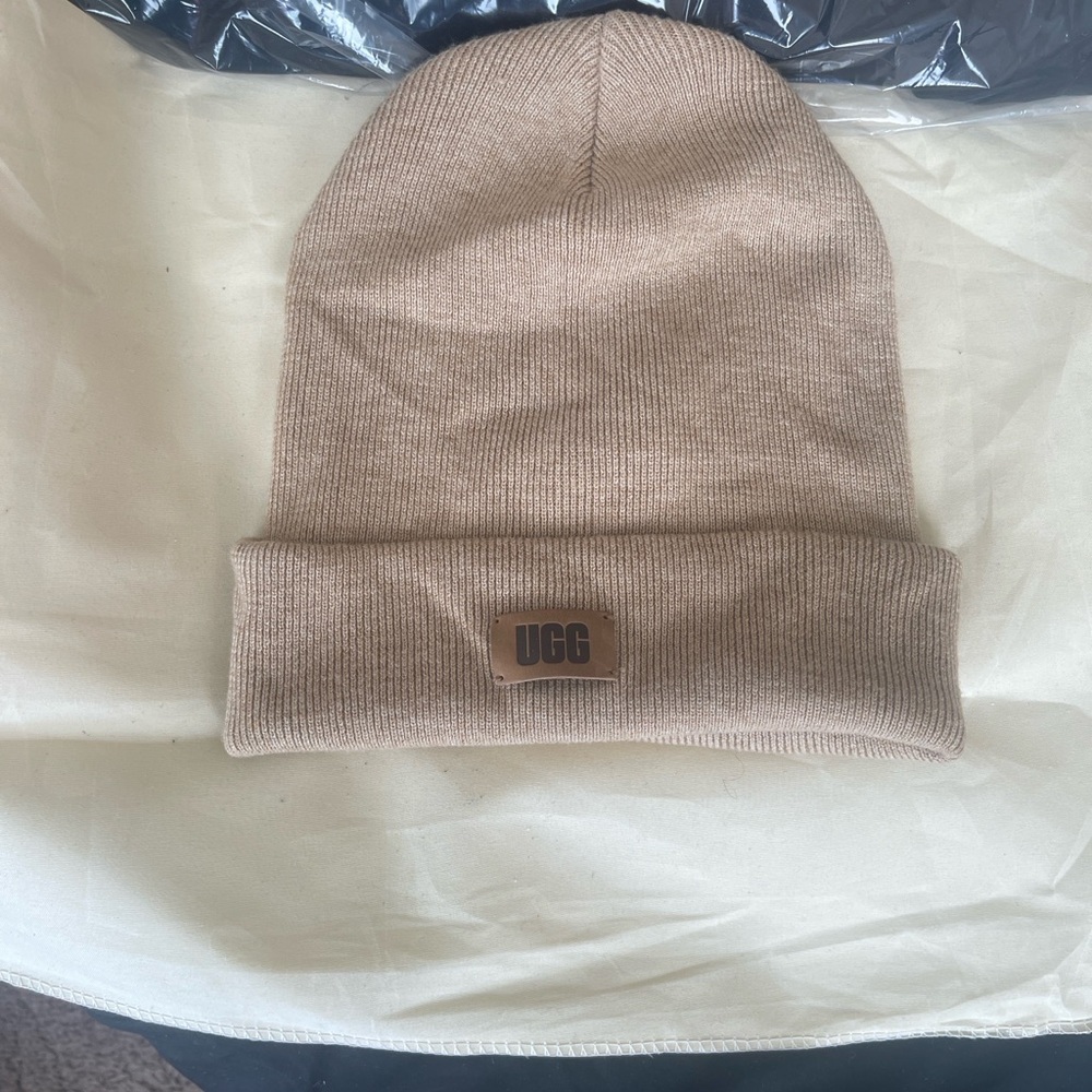 UGG Men's Classic Brown Knit Beanie